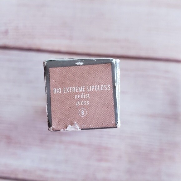 NIB Well People Organic Bio Extreme Lipgloss in Nudist .08 oz - Picture 4 of 6